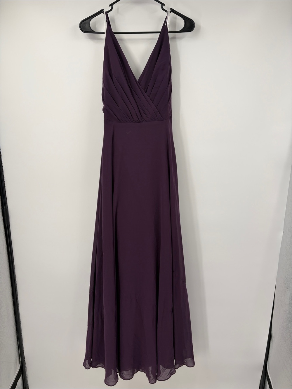 David’s Bridal Long Spaghetti Strap V Neck Bridesmaid Dress in Plum Size 14